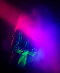 FDA cuestiona uso de antidepresivos en el embarazo, pero médicos dicen que son esenciales - AI Generated Image